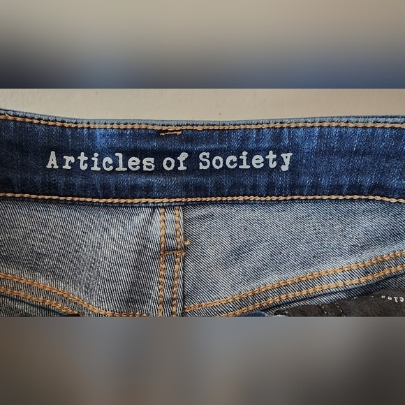 Articles Of Society Women's Raw Hem Denim Shorts Size 28. - Picture 6 of 9